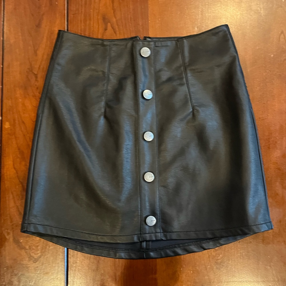 New. Never worn. Black skirt. Leather look. XS.